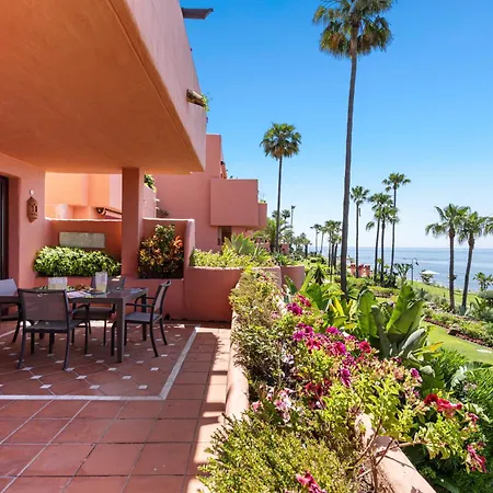 Apartment Golden Shore Seafront Estepona
