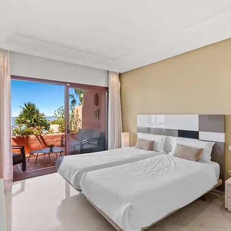 Apartment Golden Shore Seafront *