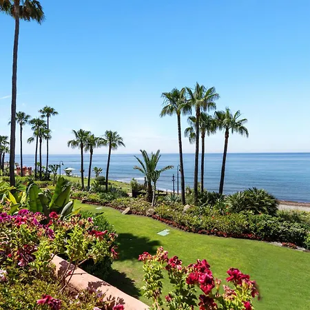 Golden Shore Seafront Apartment Estepona