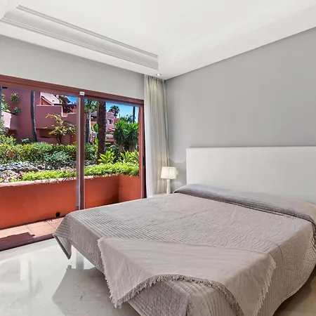 Golden Shore Seafront Apartment Estepona
